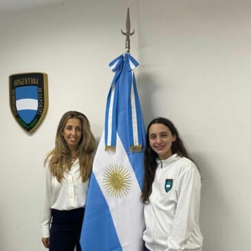 La Confederación Argentina de Deportes recibió a la atleta de aguas heladas Ailen Lascano Micaz en la previa a una histórica competencia