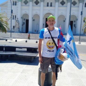Un atleta misionero recorre el país a pie con un mensaje de salud y concientización