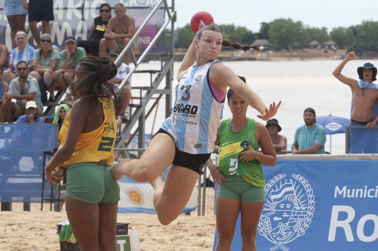 El beach handball se subió al podio y aseguró su lugar en el Mundial