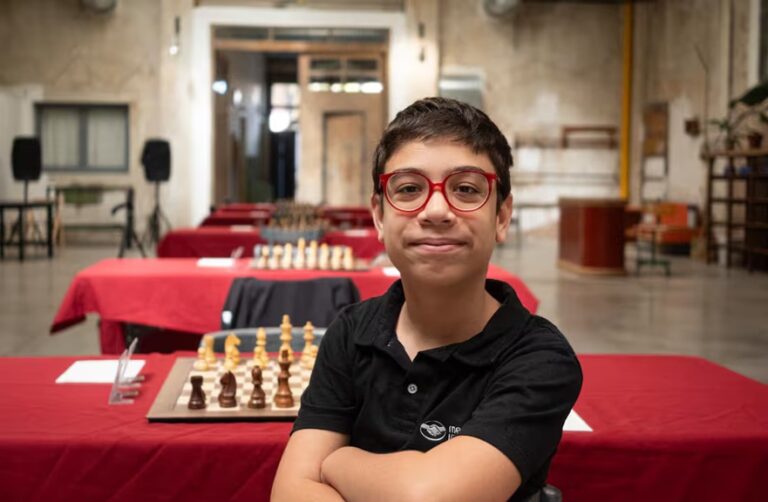 A los 12 años, Faustino Oro venció a cinco Grandes Maestros en un mismo torneo