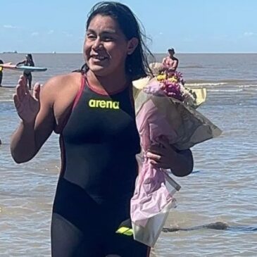 Mayte Puca cruzó a nado el Río de La Plata y estableció un nuevo récord