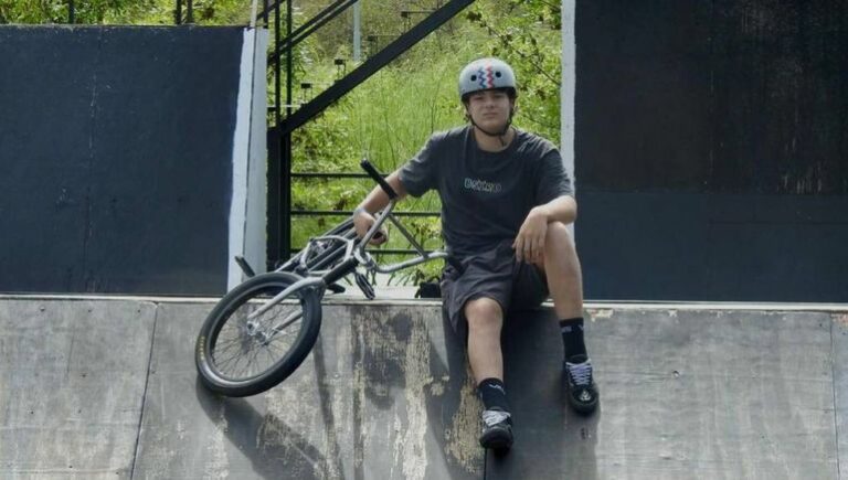 Manuel Turone, presente en la elite mundial del BMX Freestyle