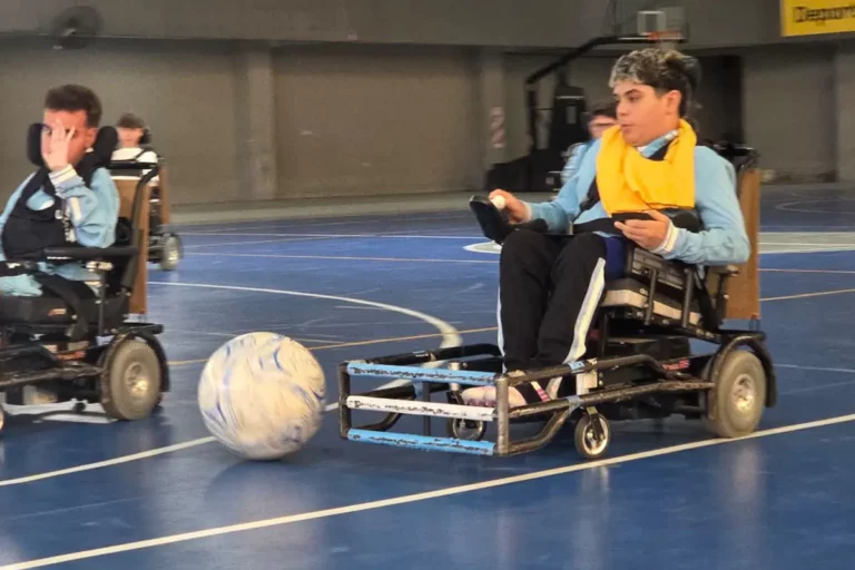 El adolescente cordobés con AME que se prepara para jugar el Mundial de powerchair